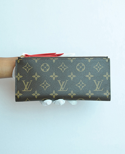 Adele Wallet, front view